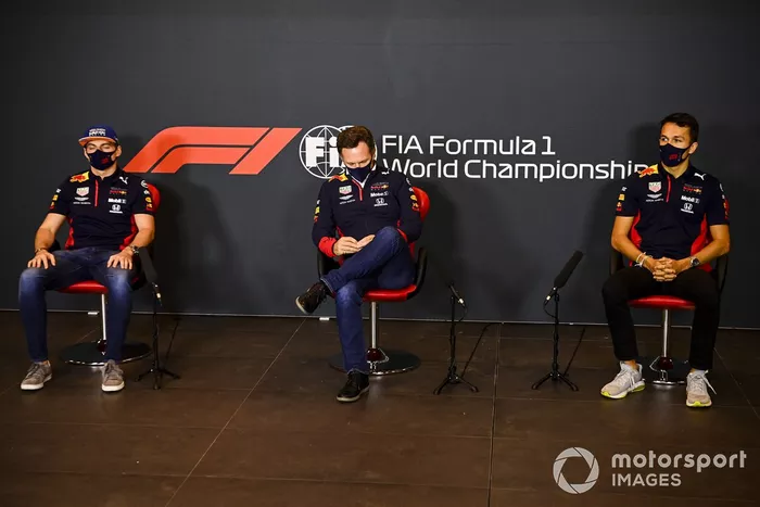 Max Verstappen, Red Bull Racing, Christian Horner, director del equipo, Red Bull Racing, y Alex Albon, Red Bull Racing, en la conferencia de prensa