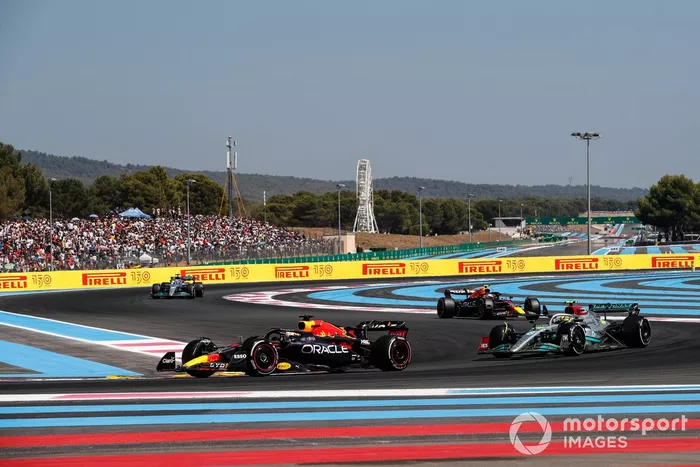 Max Verstappen, Red Bull Racing RB18, Lewis Hamilton, Mercedes W13, Sergio Pérez, Red Bull Racing RB18