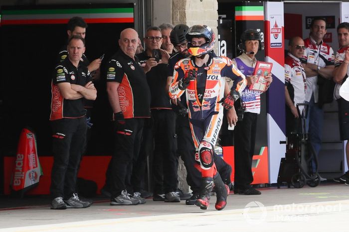 Jorge Lorenzo, Repsol Honda Team runs back to garages