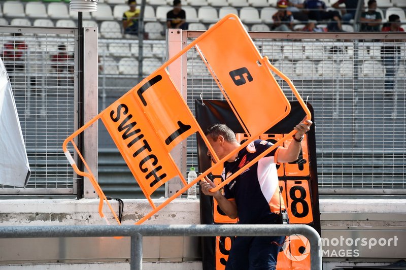 Stefan Bradl, Honda, pit board