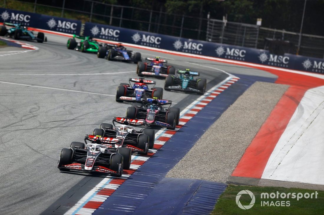 Nico Hulkenberg, Haas VF-24, Kevin Magnussen, Haas VF-24, Pierre Gasly, Alpine A524, Daniel Ricciardo, RB F1 Team VCARB 01