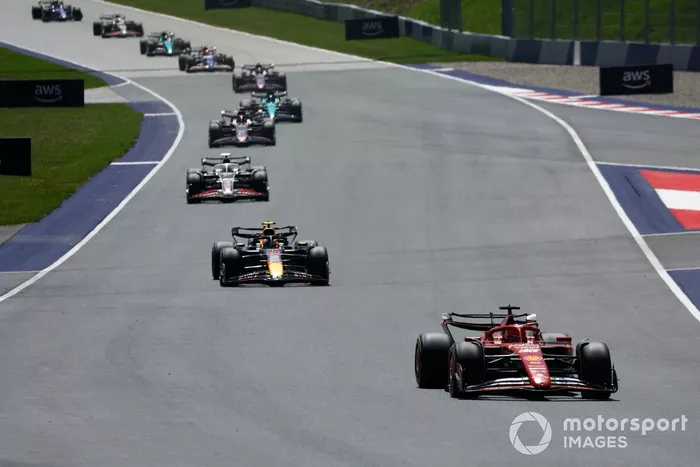 Charles Leclerc, Ferrari SF-24, Sergio Pérez, Red Bull Racing RB20, Kevin Magnussen, Haas VF-24