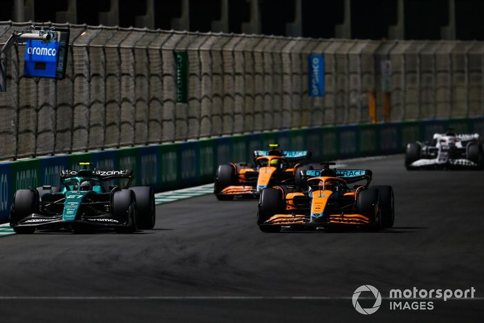 Nico Hulkenberg, Aston Martin AMR22, Daniel Ricciardo, McLaren MCL36, Lando Norris, McLaren MCL36
