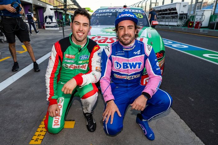 Fernando Alonso, Alpine pilota el Supercar de Thomas Randle 