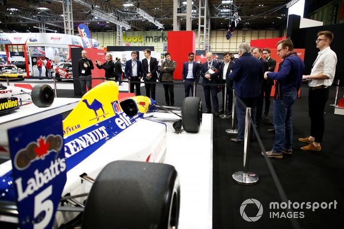 Giorgio Piola, de Motorsport Network, recorre la exhibición histórica de coches