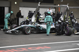 Valtteri Bottas, Mercedes AMG F1 W09 EQ Power+, pit stop