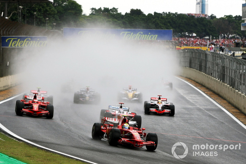 Felipe Massa, Ferrari F2008 leads at the start