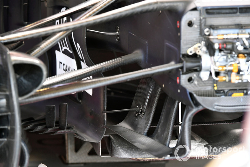 Red Bull Racing RB14 suspensão dianteira e detalhe aerodinâmico