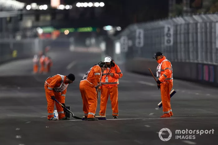 Alguaciles en pista