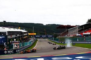 Lando Norris, McLaren MCL60, Valtteri Bottas, Alfa Romeo C43, Carlos Sainz, Ferrari SF-23