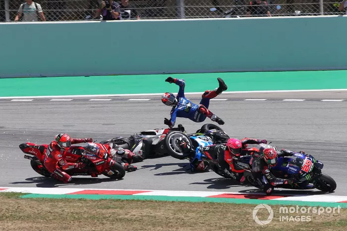 Caída de Takaaki Nakagami, Team LCR Honda, Alex Rins, Team Suzuki MotoGP y Francesco Bagnaia, Ducati Team