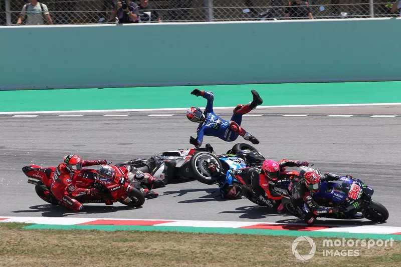 L'accident entre Takaaki Nakagami, Álex Rins et Pecco Bagnaia