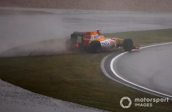 Fernando Alonso, Renault R29, sort large