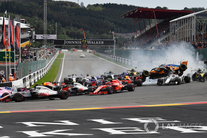 Fernando Alonso, McLaren MCL33 crashes and gets airborne at the start of the race