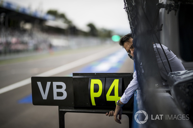 Pit board for Valtteri Bottas, Mercedes AMG F1