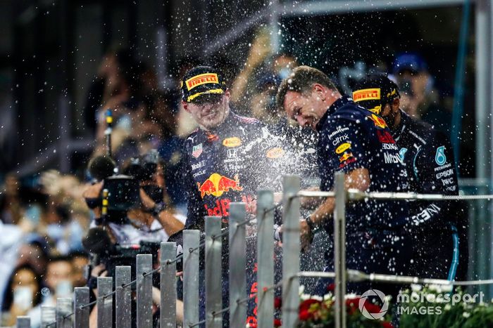 Podio: campeón de pilotos de 2021, Max Verstappen, Red Bull Racing,  Christian Horner, director del equipo, Red Bull Racing