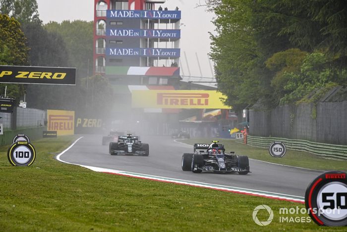 Pierre Gasly, AlphaTauri AT02, Lance Stroll, Aston Martin AMR21