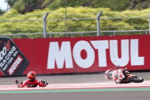 Chute de Michael Ruben Rinaldi, Aruba.it Racing Ducati 