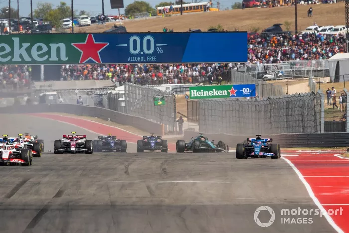 Fernando Alonso, Alpine A522, choca con Lance Stroll, Aston Martin AMR22
