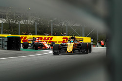 Carlos Sainz Jr., Renault Sport F1 Team RS17 and Stoffel Vandoorne, McLaren MCL32