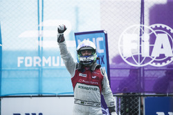 Lucas di Grassi, Audi Sport ABT Schaeffler, festeggai nel Parc Ferme dopo la vittoria della gara
