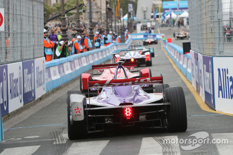 Acción en pits