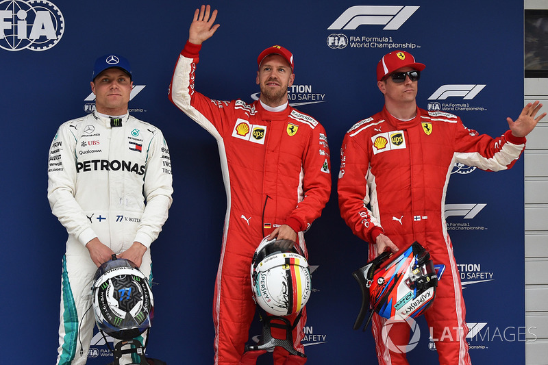 Le poleman Sebastian Vettel, Ferrari, le second Kimi Raikkonen, Ferrari, le troisième Valtteri Bottas, Mercedes AMG F1