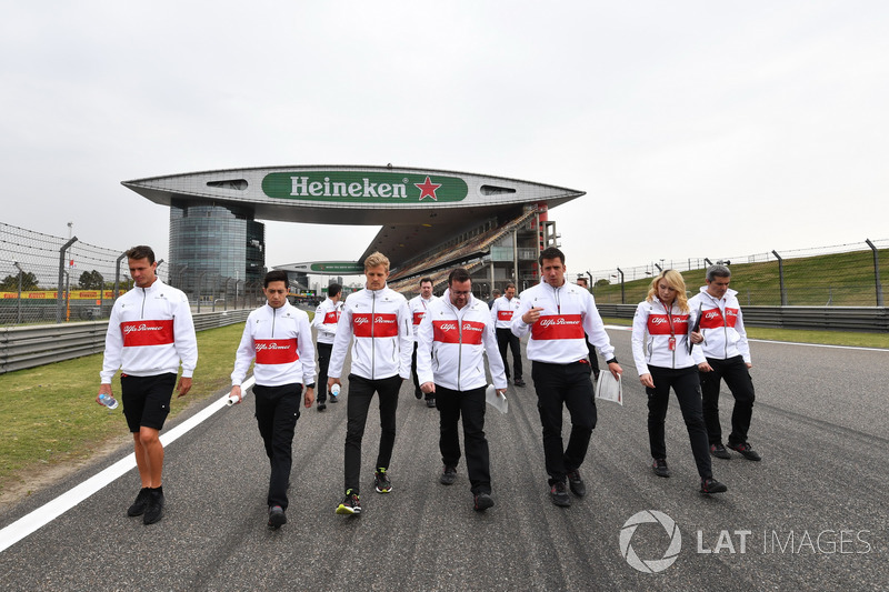 Маркус Ерікссон, Sauber, йде треком