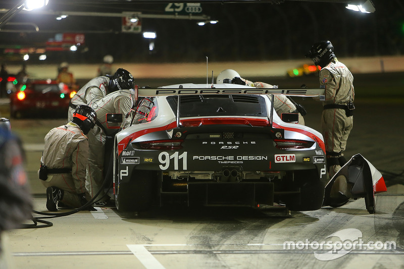 #911 Porsche Team North America Porsche 911 RSR: Patrick Pilet, Nick Tandy, Frédéric Makowiecki