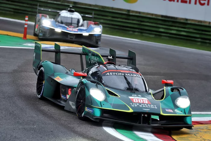 #009 Aston Martin Thor Team Aston Martin Valkyrie: Alex Riberas, Marco Sorensen