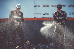 Ganador de la carrera Simon Pagenaud, Equipo Penske Chevrolet, segundo lugar fuerza de voluntad, Equ