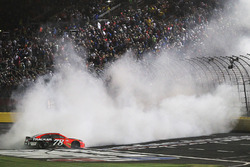 Winnaar Martin Truex Jr., Furniture Row Racing Toyota
