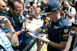 Макс Ферстаппен, Red Bull Racing дає автографи вболівальникам