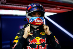 Max Verstappen, Red Bull Racing se prepara en el garaje