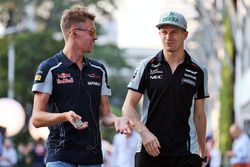 Daniil Kvyat, Scuderia Toro Rosso avec Nico Hulkenberg, Sahara Force India F1