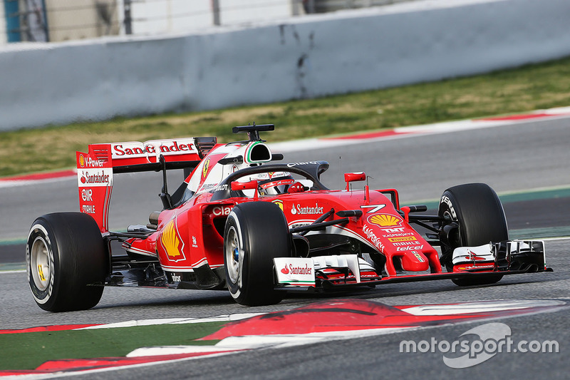 Kimi Raikkonen, Ferrari SF16-H, probando el Halo protección para el habitáculo.