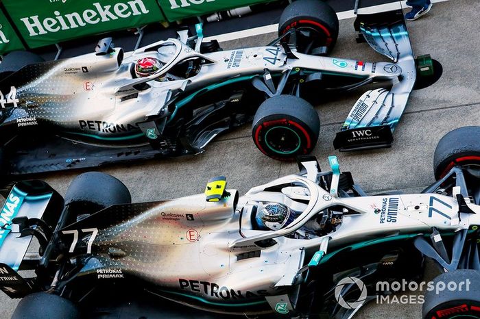 Race winner Valtteri Bottas, Mercedes AMG W10 and Lewis Hamilton, Mercedes AMG F1 W10 in Parc Ferme 