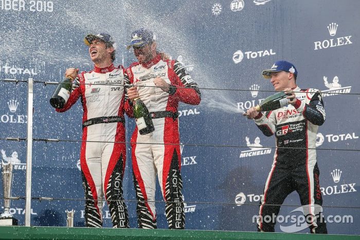 Podio: #1 Rebellion Racing Rebellion R13 - Gibson: Bruno Senna, Gustavo Menezes, Norman Nato, #7 Toyota Gazoo Racing Toyota TS050 - Hybrid: Mike Conway
