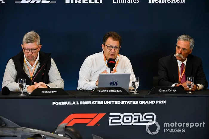 Ross Brawn, Managing Director del Motorsport, FOM, Chase Carey, Presidente, F1, e Nikolas Tombazis, svelano il regolamento tecnico 2021 della Formula 1, durante la conferenza stampa di presentazione