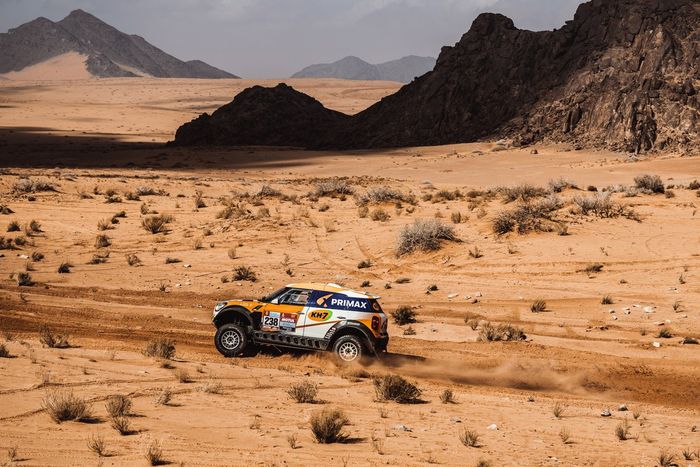 #238 X-Raid Mini John Cooper Works Rally Mini: Laia Sanz, Maurizio Gerini