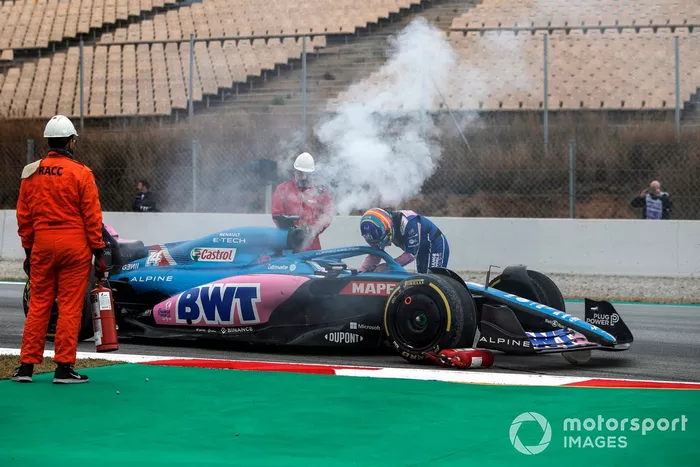Fernando Alonso, Alpine A522, problemas de motor