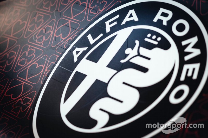 Alfa Romeo Racing logo detayı