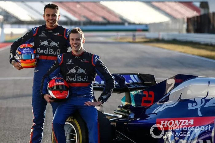 Alexander Albon, Scuderia Toro Rosso STR14 e Daniil Kvyat, Toro Roso STR14 