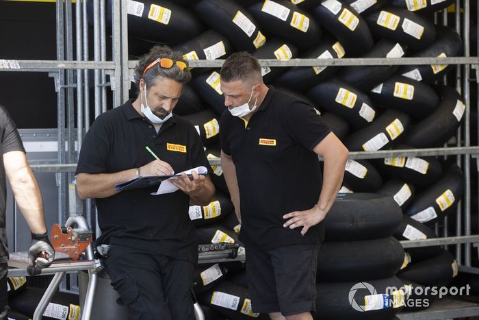 Pirelli tyres technicians