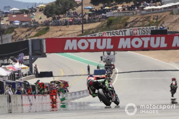 Toprak Razgatlioglu, Turkish Puccetti Racing chases Jonathan Rea, Kawasaki Racing Team, Chaz Davies, Aruba.it Racing-Ducati Team