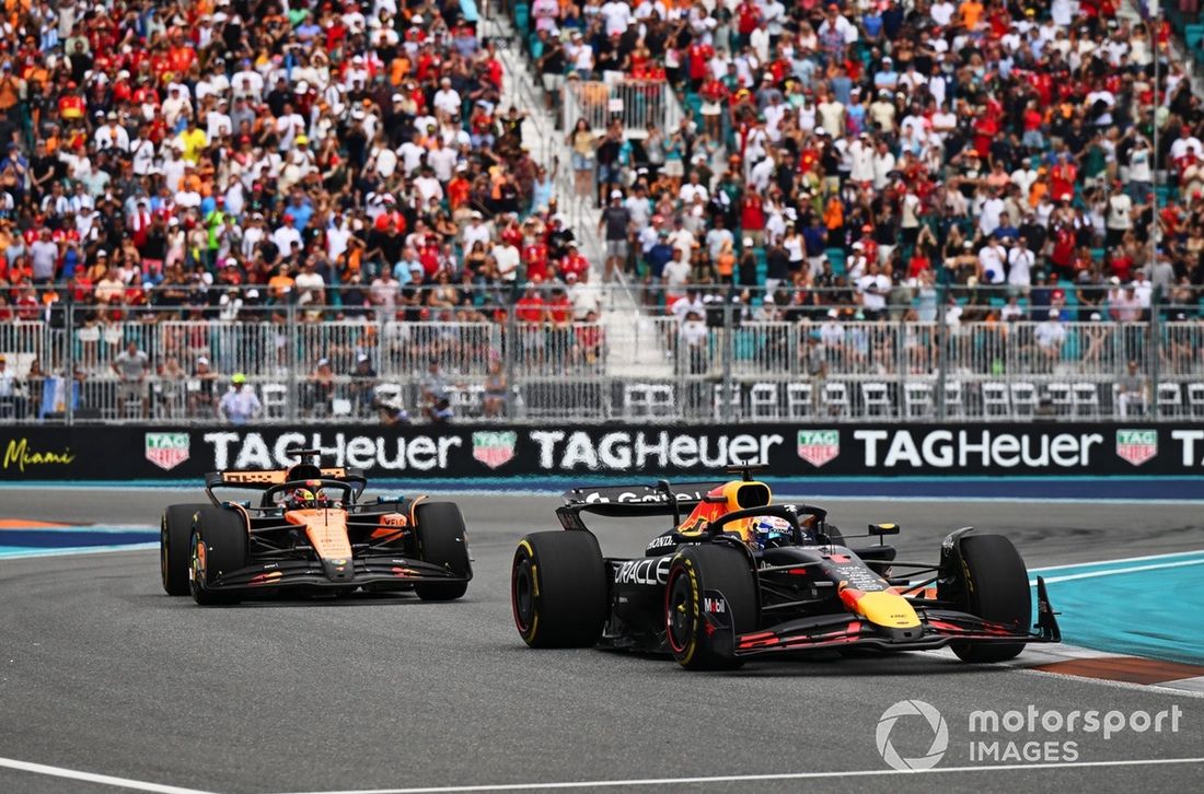 Oscar Piastri, McLaren, Max Verstappen, Red Bull Racing