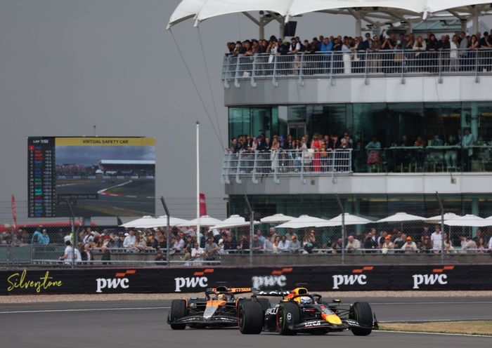 Oscar Piastri, McLaren, Max Verstappen, Red Bull Racing