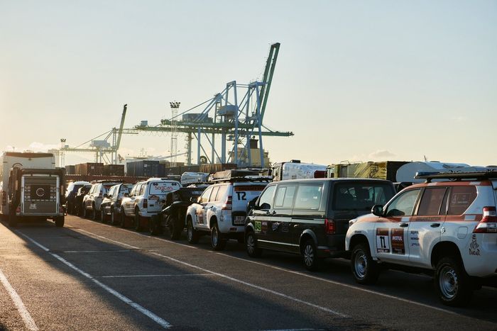 Embarque del Dakar 2021 en Marsella