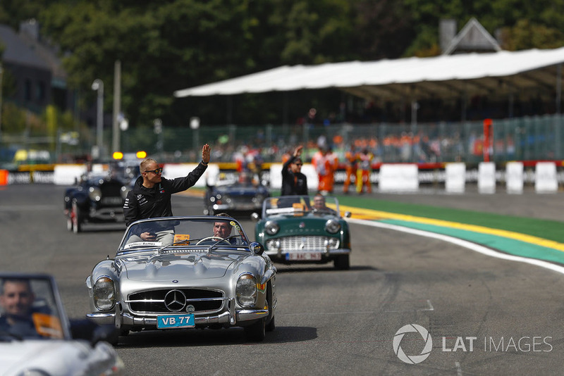 Valtteri Bottas, Mercedes AMG F1, en un Mercedes 300SL
