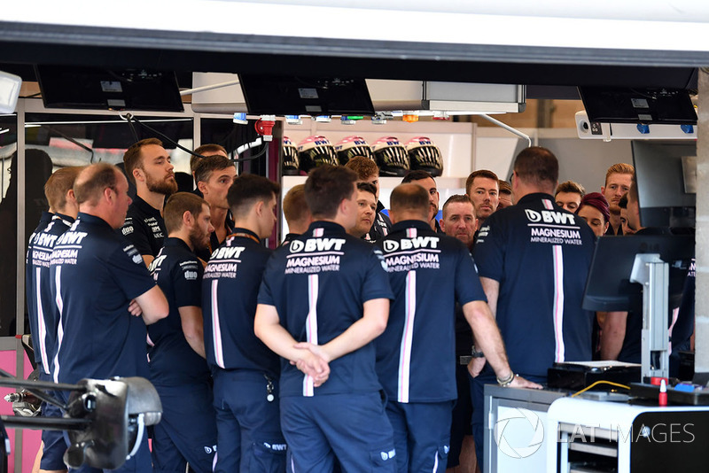 Riunione nel garage Force India F1